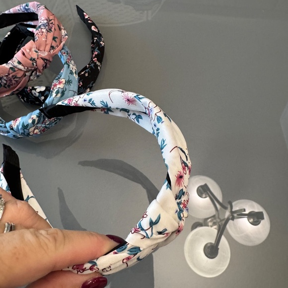 A lot of 4, custom, handmade, floral print headbands (purchased from Etsy) - Picture 7 of 15